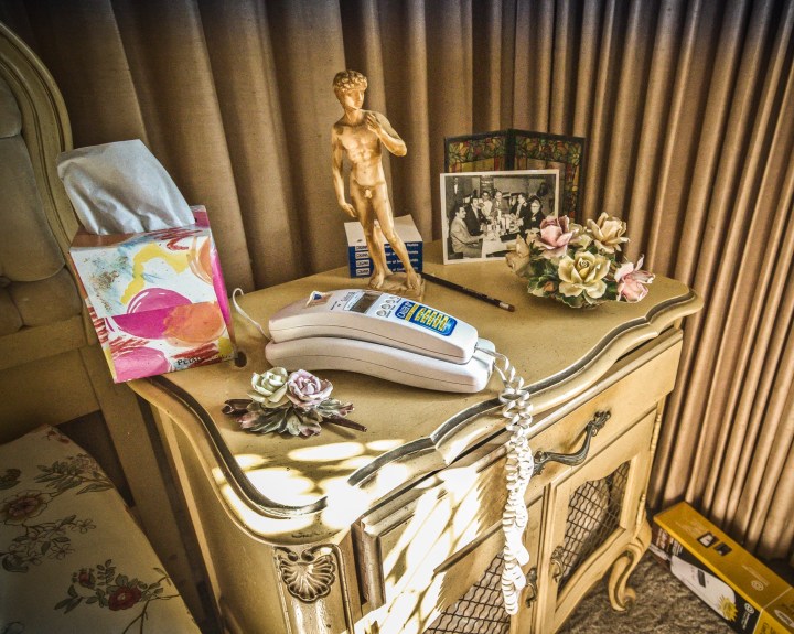 Julios House Night stand